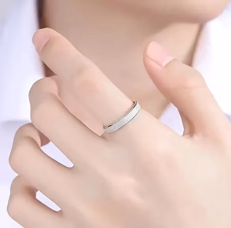 Ring frostad titanstål