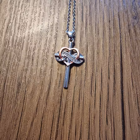 Kors silver/guldenrosefärg hjärta