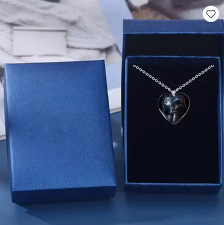 Halsband med svart katt hjärthänge.