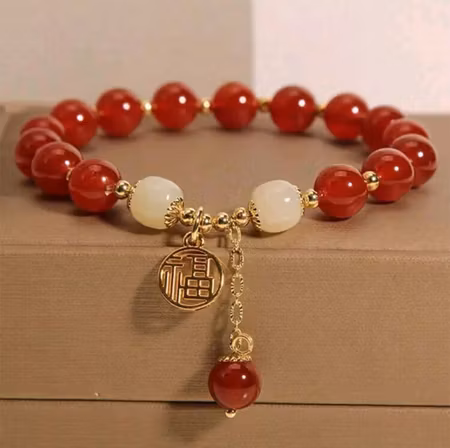 Armband röda pärlor
