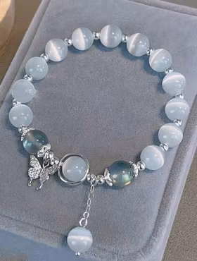 Armband pärlor månblå