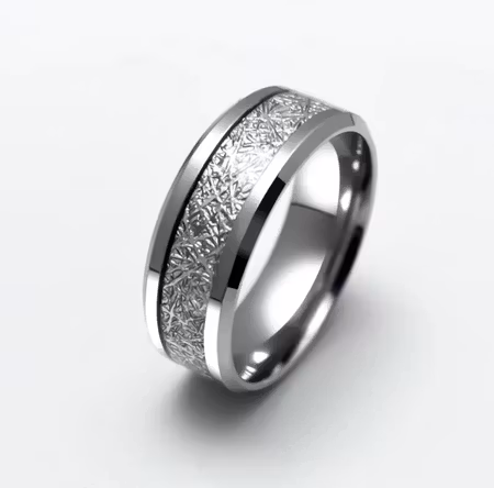 Ring bred diamantliknande