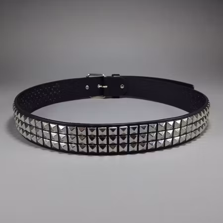 Skärp punk pyramidnitar