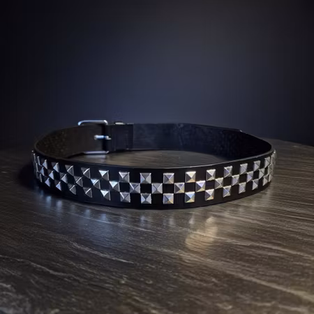 Skärp punk pyramidnitar