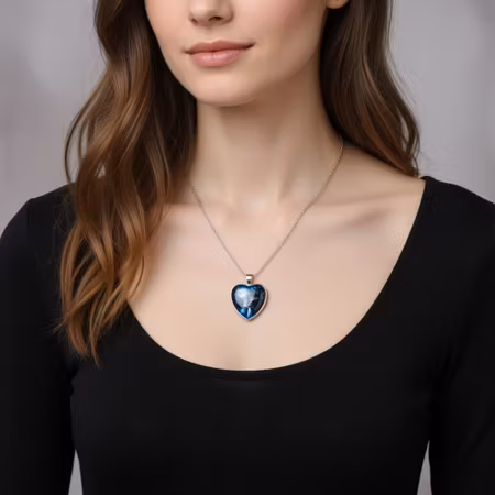 Halsband med svart katt hjärthänge.