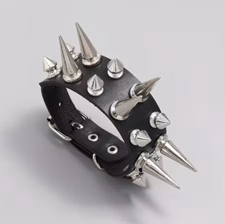 Armband punk med spikar
