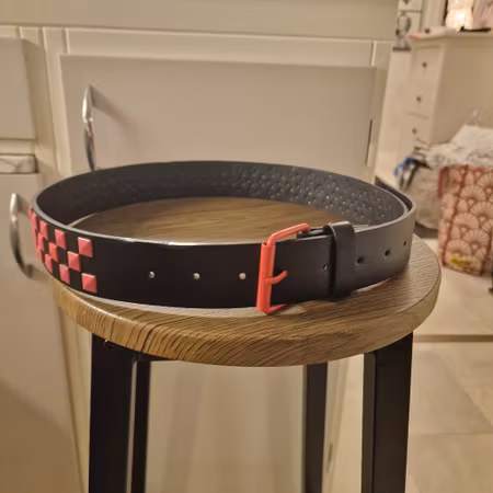 Skärp punk pyramidnitar röd