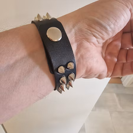 Armband punk nitar