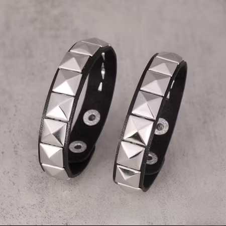 Armband pyramidnitar enkelt