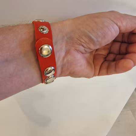Punkarmband röd/silver