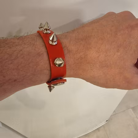 Armband punk med nitar