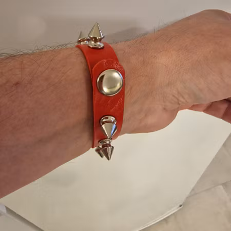 Armband punk med nitar