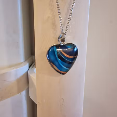 Halsband med hjärthänge multifärgat