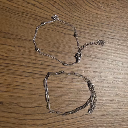 Två armband