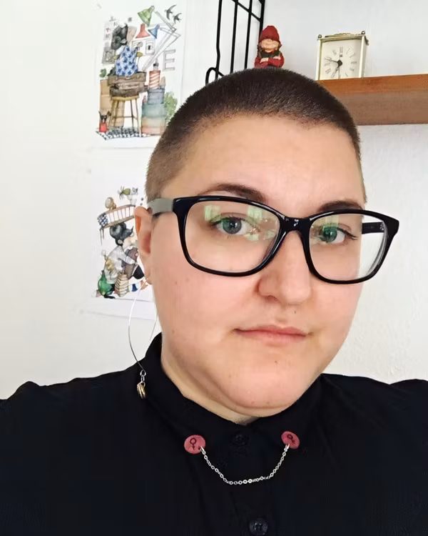 Feminist, kragbroscher