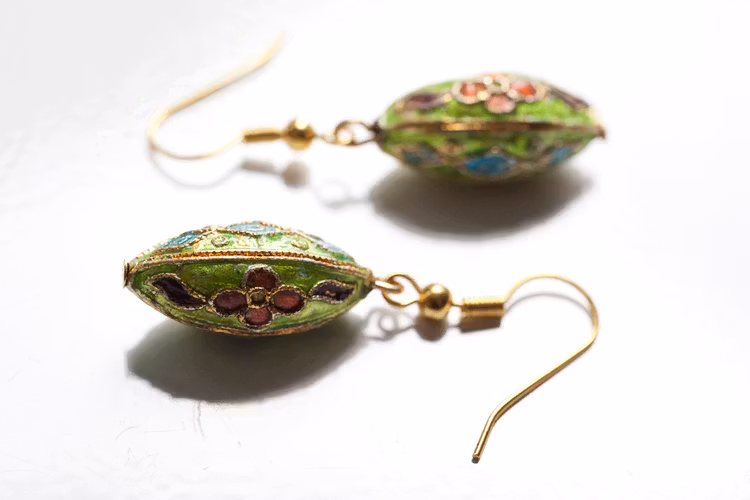 Gröna cloisonnepärlor, örhängen
