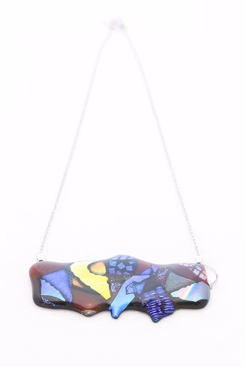 Halsband av handgjort glas