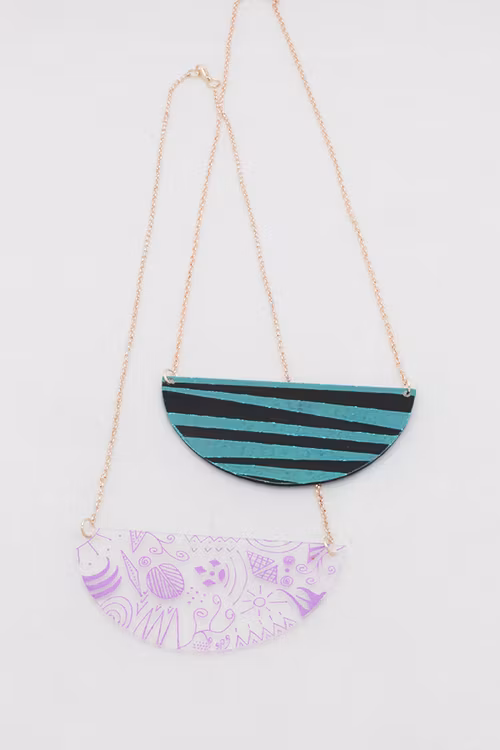 Handmålat halsband