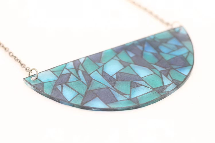 Handmålat halsband