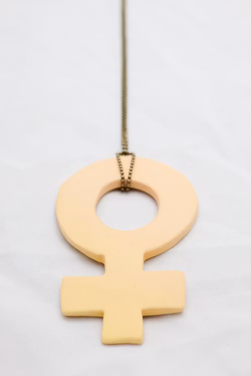 Feminist, stort hänge på kedja