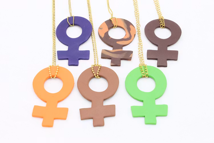 Feminist, stort hänge på kedja
