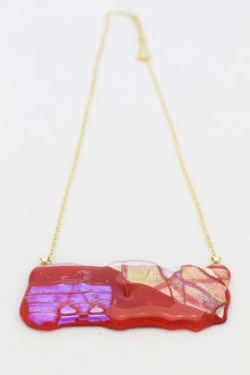 Halsband av handgjort glas i rött