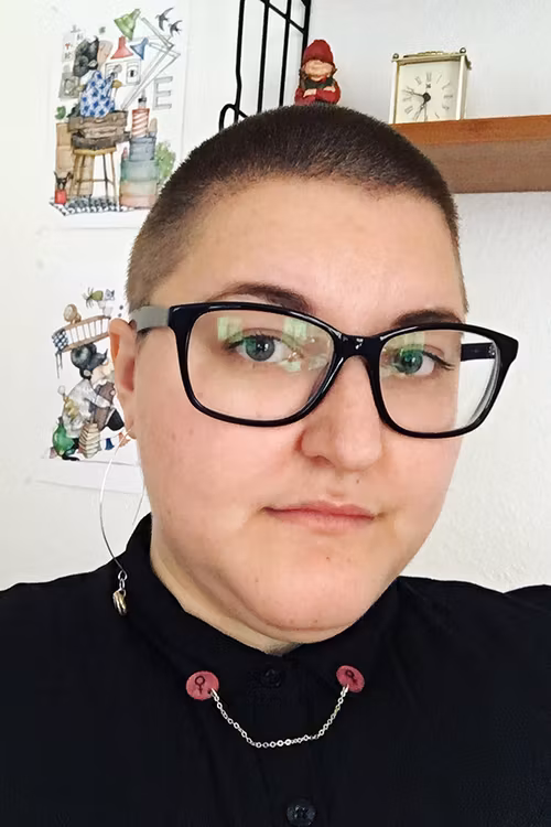 Feminist, kragbrosch