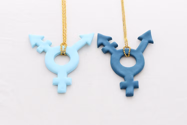 Trans, stort hänge på kedja