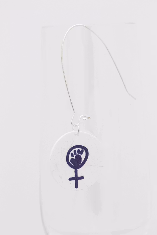 Feminist, örhänge
