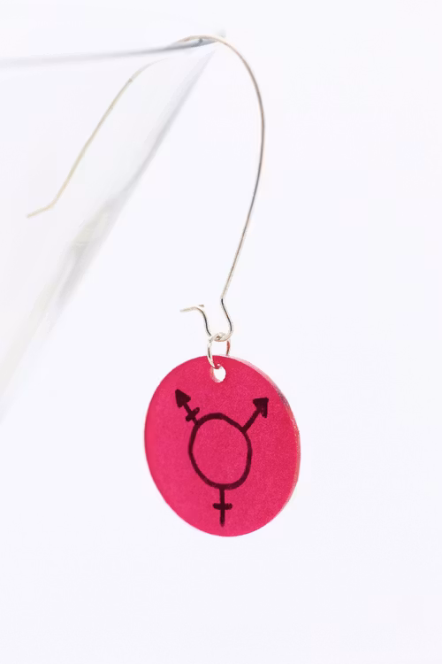 Trans, örhänge