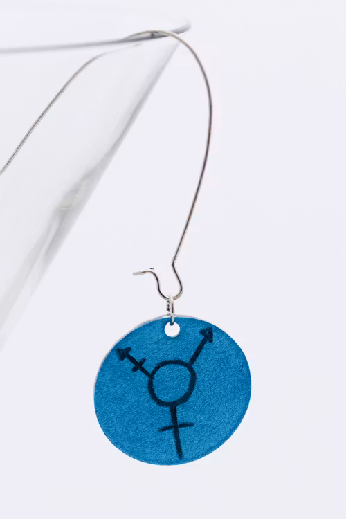 Trans, örhänge