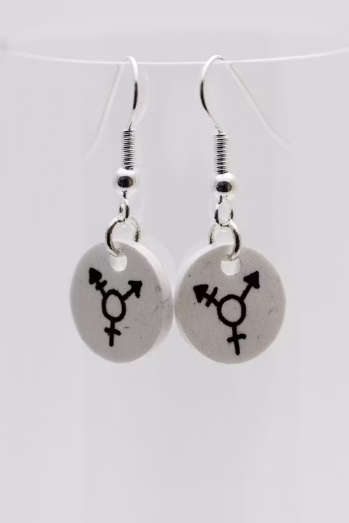 Trans, örhängen