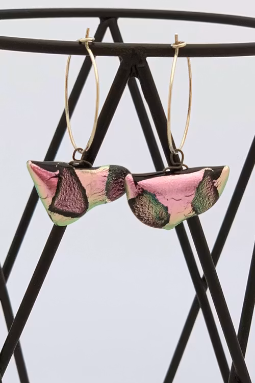 Örhängen av handgjort glas i rosa