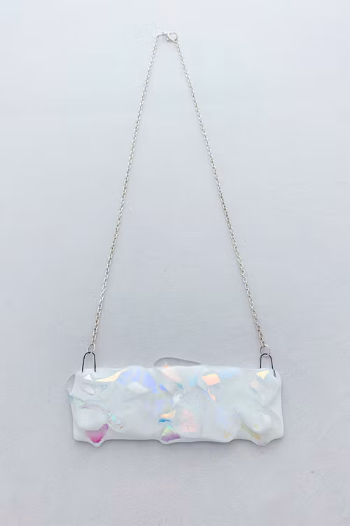 Halsband av handgjort glas i vitt