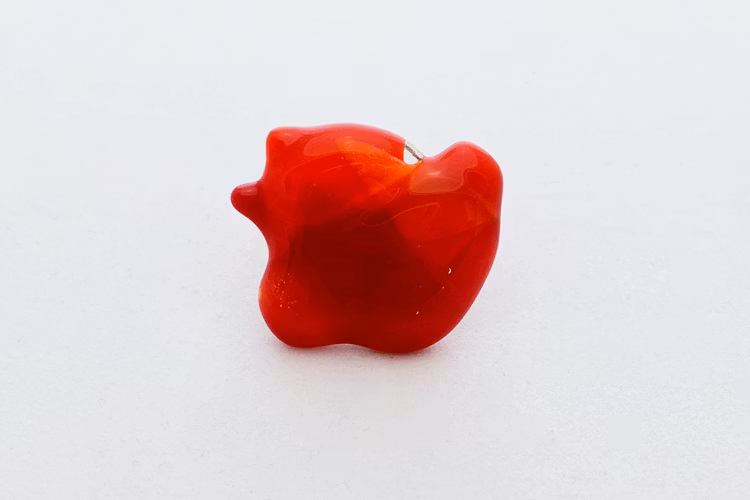 Ring av handgjort glas i rött och orange