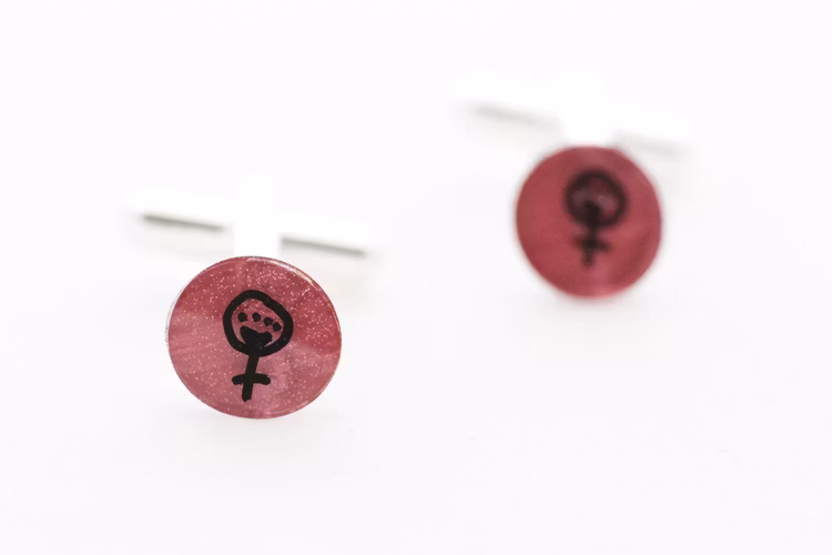 Feminist, manschettknappar