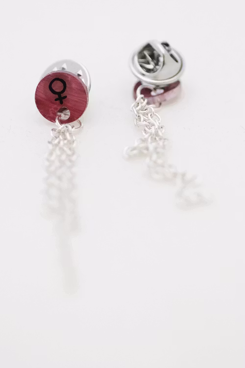 Feminist, kragbroscher med tassels