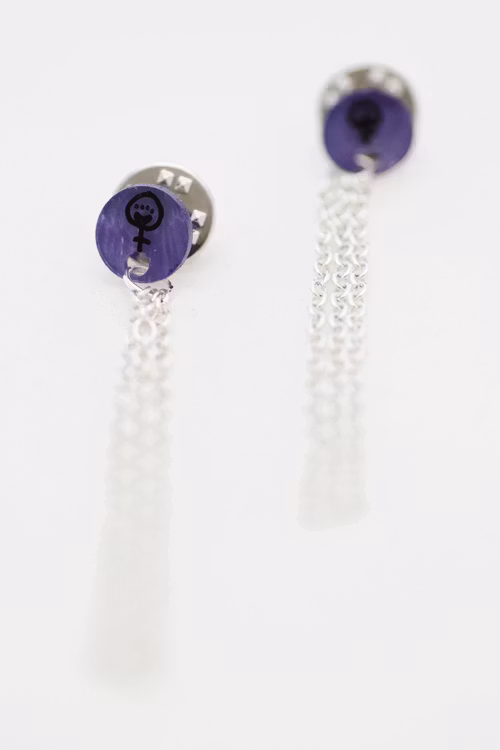 Feminist, kragbroscher med tassels