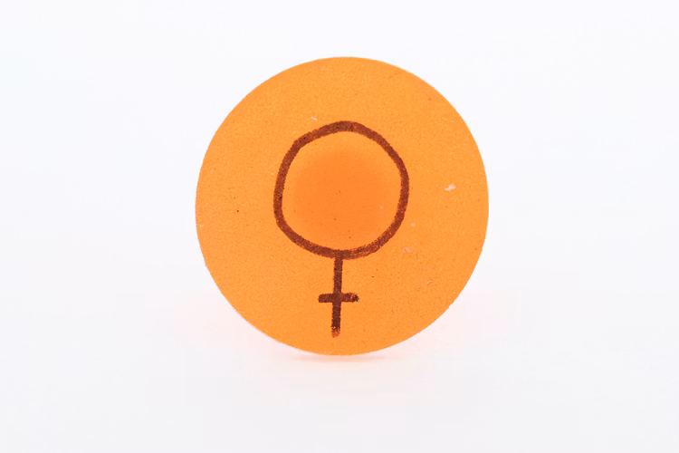 Feminist, ring