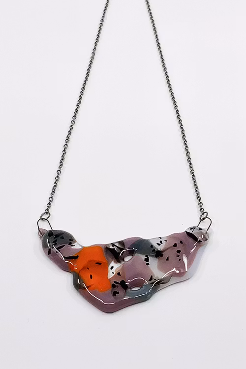 Halsband av handgjort glas