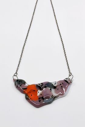 Halsband av handgjort glas