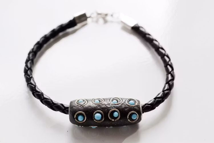 Kashmiripärla på armband av läder