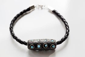 Kashmiripärla på armband av läder