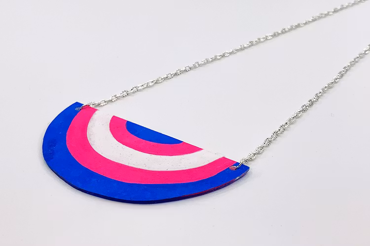Handmålat halsband