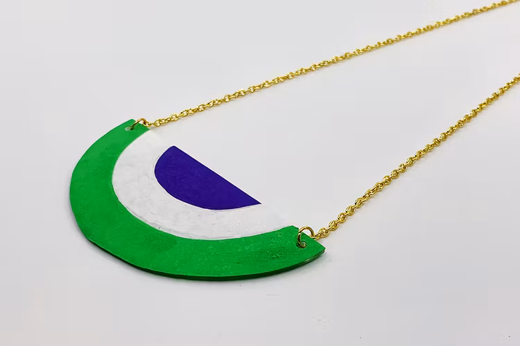 Handmålat halsband