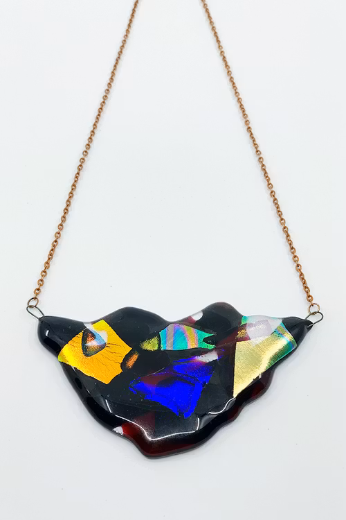 Halsband av handgjort glas