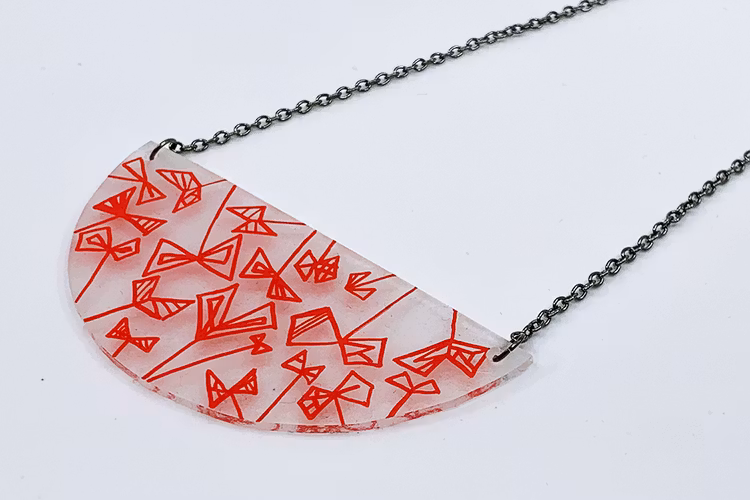 Handmålat halsband
