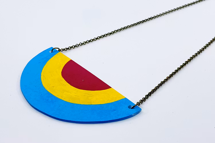 Handmålat halsband
