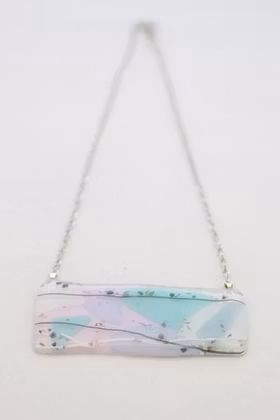Halsband av handgjort glas i pastell