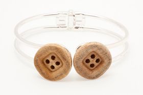 Träknappar, armband